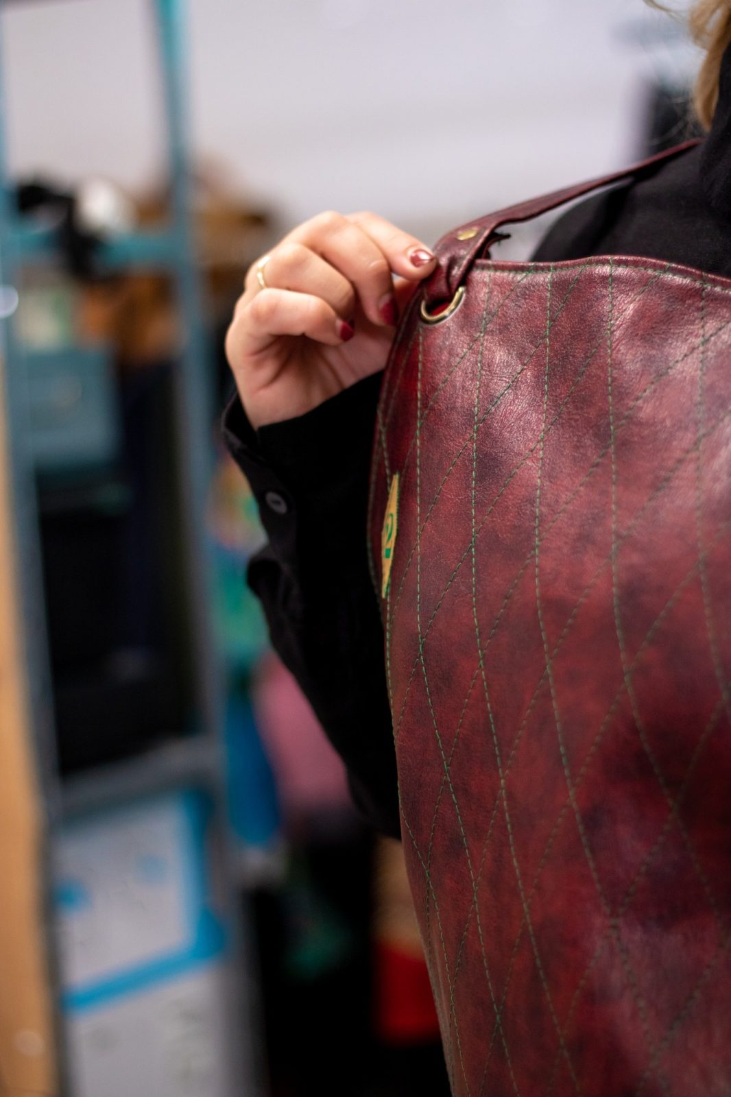 Burgundy Diamond — Ποδιά Ολόσωμη Δερματίνης - Image 2