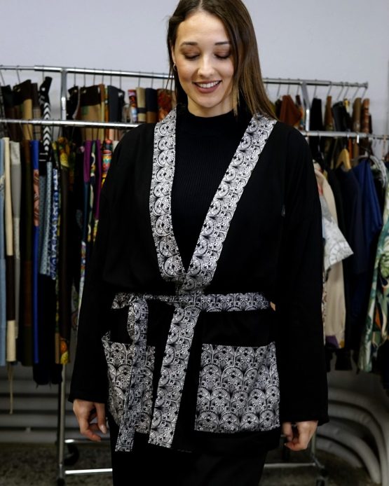 Kimono Μαύρο με Εμπριμέ Τελειώματα – 2HA Professionals - Image 3