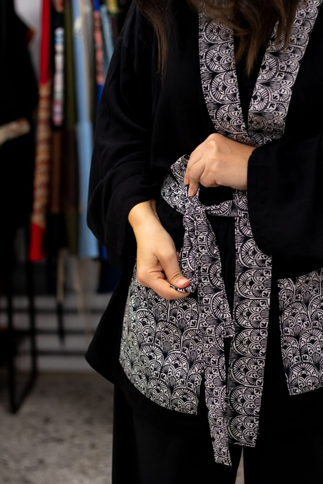 Kimono Μαύρο με Εμπριμέ Τελειώματα – 2HA Professionals – Bild 7