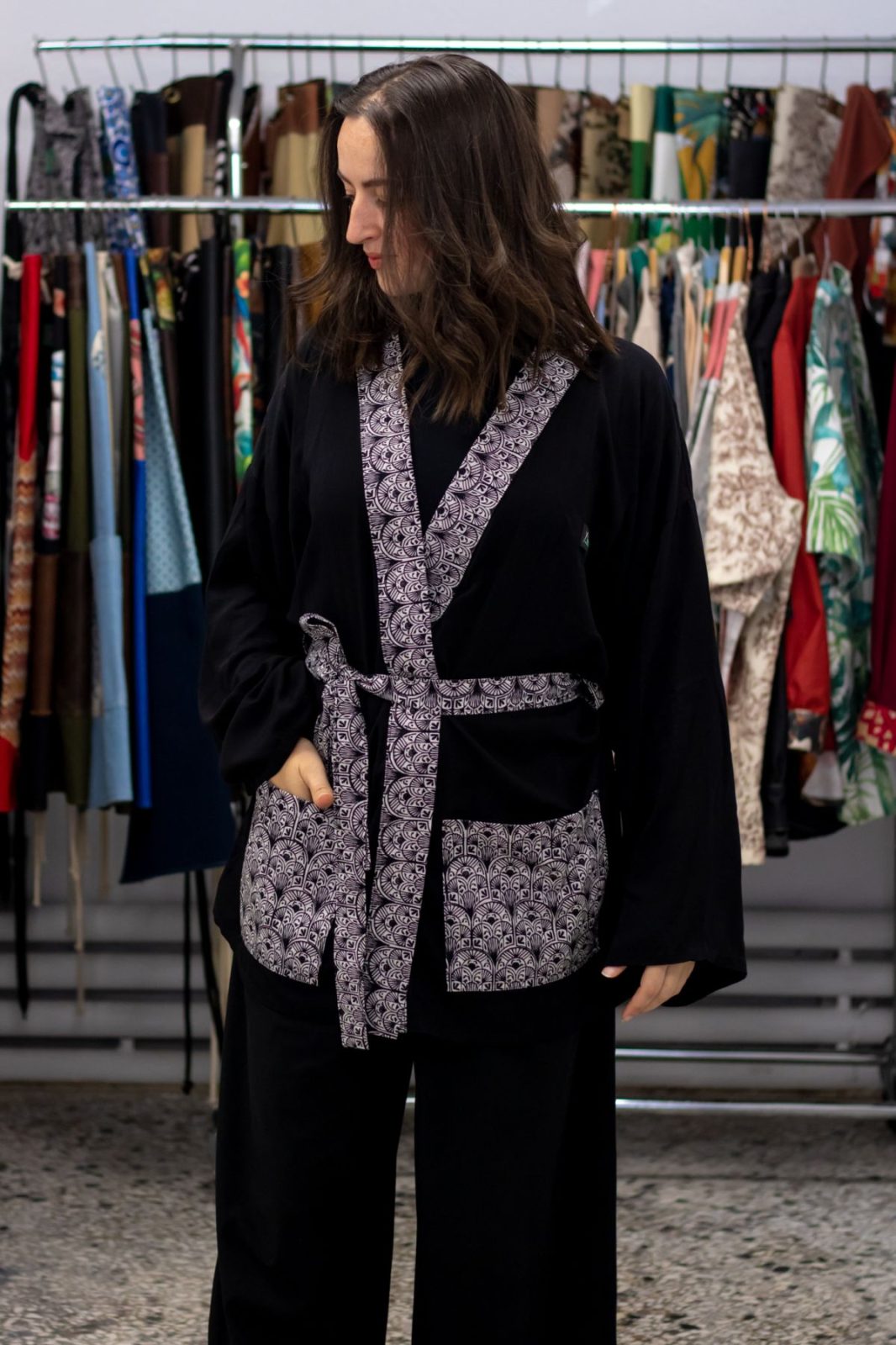 Kimono Μαύρο με Εμπριμέ Τελειώματα – 2HA Professionals – Bild 9