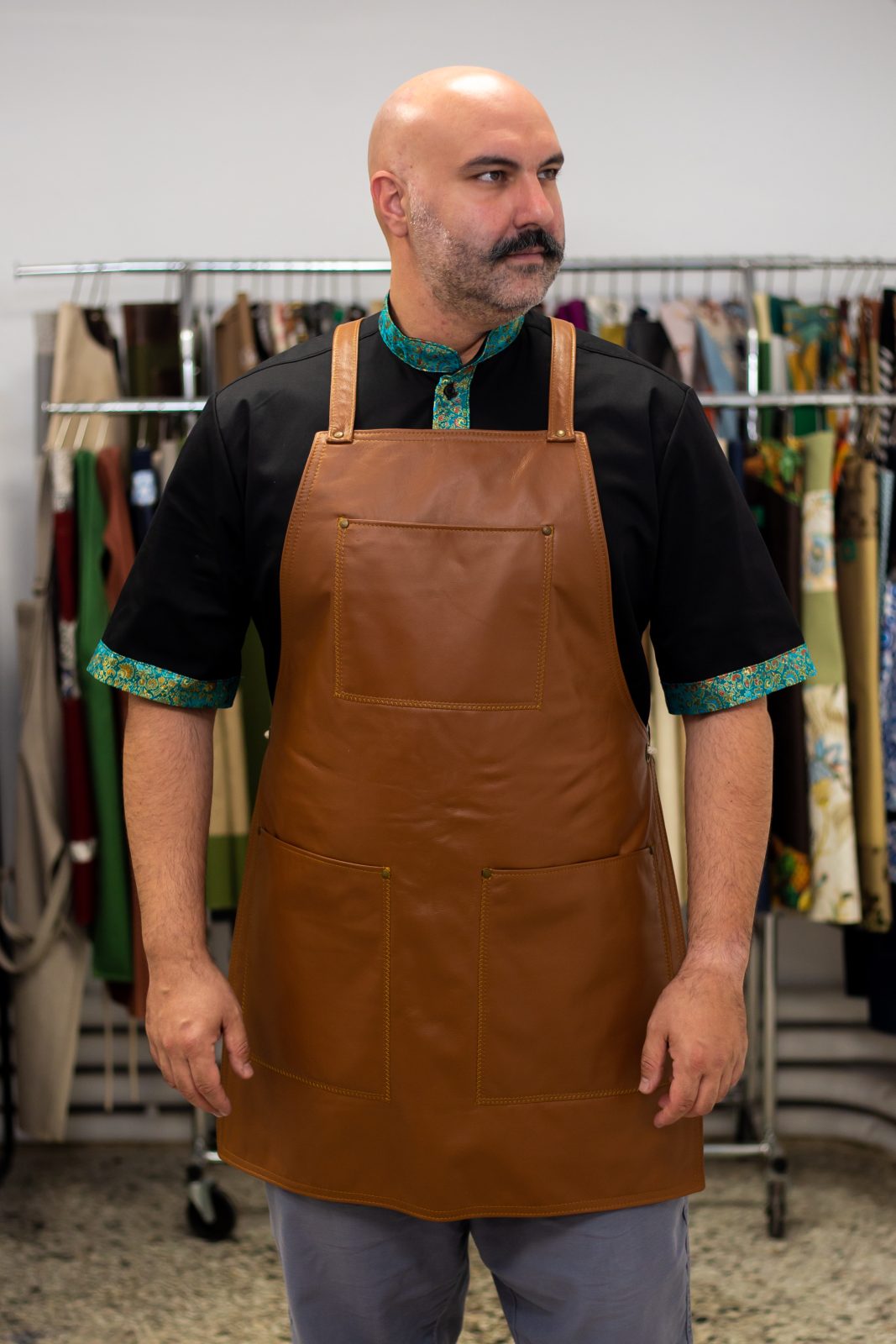Cognac Leather – Επαγγελματική Ολόσωμη Ποδιά από Φυσικό Δέρμα